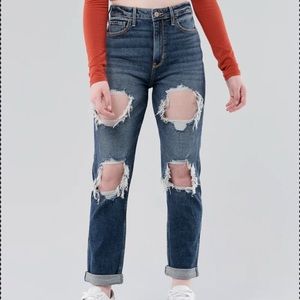 Hollister Ultra High-Rise Mom Jeans